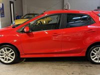 Begagnad Mazda 2 2014 Röd Halvkombi