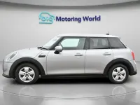Usado Mini Cooper Classic 136 CV (100 kW) 2023 Plateado Utilitario