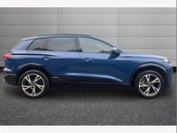 Begagnad Audi Q6 e-tron S-Line 225 kW (306 HK) 2024 Blå SUV
