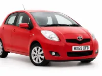 Używany Toyota Yaris 101 KM (74 kW) 2009 Czerwony Hatchback