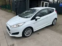 Used Ford Fiesta Zetec 95 HP (69 kW) 2014 White Hatchback