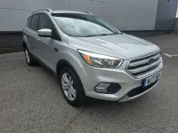 Usado Ford Kuga Zetec 120 HP (88 kW) 2017 Prateado SUV