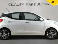Usado Hyundai i10 Premium 84 CV (61 kW) 2023 Gris Utilitario