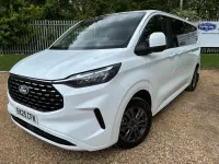 Begagnad Ford Tourneo Titanium 170 HK (125 kW) 2025 Vit Minibuss