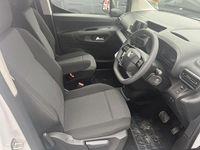 New Vauxhall Combo 100 kW (136 HP) 2025 Kaolin white MPV