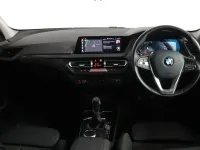 Usado BMW 118 Sport Line 2022 Azul Citadino
