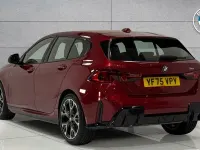 Begagnad BMW 120 M Sport 2025 Röd Halvkombi