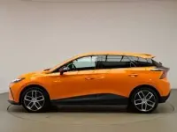 Begagnad MG MG4 EV Trophy 149 kW (203 HK) 2023 Orange Halvkombi