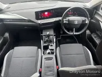 Begagnad Vauxhall Astra Design Edition 130 HK (95 kW) 2022 Gul Halvkombi