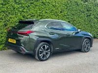 Usado Lexus UX 184 HP (135 kW) 2019 Verde SUV