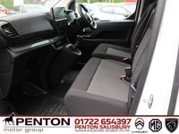Used Vauxhall Vivaro S 120 HP (88 kW) 2024 White MPV