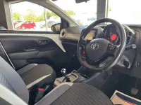 Usado Toyota Aygo X-plore 72 CV (52 kW) 2019 Blanco Utilitario