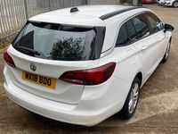 Second-hand Vauxhall Astra 2018 Alb Break