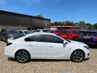 Used Vauxhall Insignia SRi 136 HP (100 kW) 2016 White Hatchback