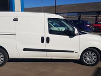 Begagnad Vauxhall Combo Sportive 105 HK (77 kW) 2017 Vit Minibuss