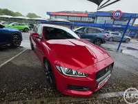 Usado Jaguar XE R-Sport 180 HP (132 kW) 2018 Vermelho Sedan