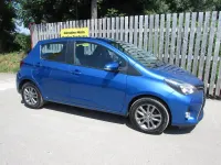 Used Toyota Yaris 99 HP (72 kW) 2015 Blue Hatchback