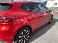 Used Renault Clio V Iconic 90 HP (66 kW) 2022 Red Hatchback