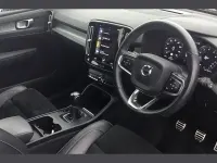 Begagnad Volvo XC40 R-Design 161 HK (118 kW) 2021 Vit SUV
