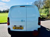 Used Vauxhall Combo S 130 HP (95 kW) 2022 White MPV