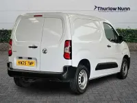 Begagnad Vauxhall Combo S 100 HK (73 kW) 2025 Vit Minibuss
