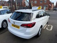 Używany Vauxhall Astra Design Edition 136 KM (100 kW) 2019 Biały Kombi
