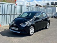 Usado Toyota Aygo X-play 2021 Negro Utilitario
