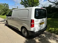 Gebraucht Vauxhall Vivaro 120 PS (88 kW) 2022 Weiß Van / Kleinbus