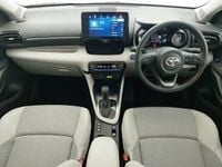 Used Toyota Yaris Hybrid 116 HP (85 kW) 2023 White Hatchback