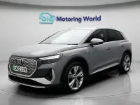 Usado Audi Q4 e-tron S-Line 150 kW (204 HP) 2022 Cinzento SUV