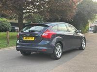 Usado Ford Focus Zetec 2013 Cinzento Citadino