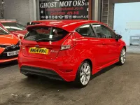 Used Ford Fiesta Zetec 125 HP (91 kW) 2015 Red Hatchback