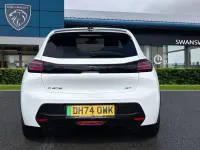Używany Peugeot e-208 GT 113 kW (154 KM) 2025 Biały Hatchback