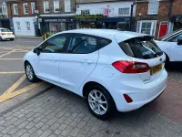 Begagnad Ford Fiesta Zetec 2019 Vit Halvkombi