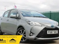 Used Toyota Yaris 100 HP (73 kW) 2017 Grey Hatchback