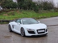 Begagnad Audi R8 Spyder Design 430 HK (316 kW) 2012 Vit Cab