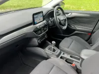 Gebraucht Ford Focus Titanium 123 PS (90 kW) 2019 Grau Kleinwagen