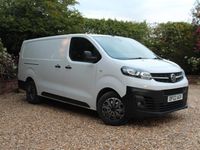 Second-hand Vauxhall Vivaro 100 CP (73 kW) 2022 Alb Monovolum