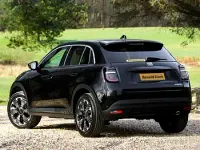 Neu Fiat 600 La Prima 100 PS (73 kW) 2026 Schwarz SUV