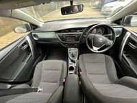 used Toyota Auris Hybrid 