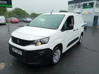 Used Peugeot Partner Premium 100 HP (73 kW) 2022 White MPV