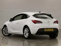 Used Vauxhall Astra GTC SRi 165 HP (121 kW) 2013 White Coupe