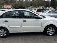 Used Kia Rio 108 HP (79 kW) 2010 White Hatchback