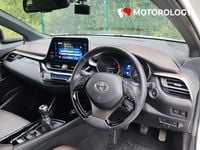 Used Toyota C-HR 115 HP (84 kW) 2017 White SUV