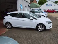 Używany Vauxhall Astra Design Edition 136 KM (100 kW) 2015 Biały Hatchback