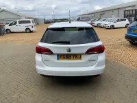 Used Vauxhall Astra Design Edition 110 HP (80 kW) 2018 White Estate