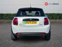 Usado Mini Cooper SE Hatch 135 kW (184 CV) 2021 Plateado Utilitario
