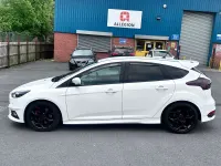 Used Ford Focus ST 185 HP (136 kW) 2015 White Hatchback
