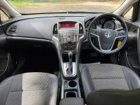 Second-hand Vauxhall Astra 165 CP (121 kW) 2011 Argintiu Break