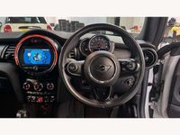 Usado Mini Cooper Cabriolet 136 HP (100 kW) 2018 Prateado Cabrios